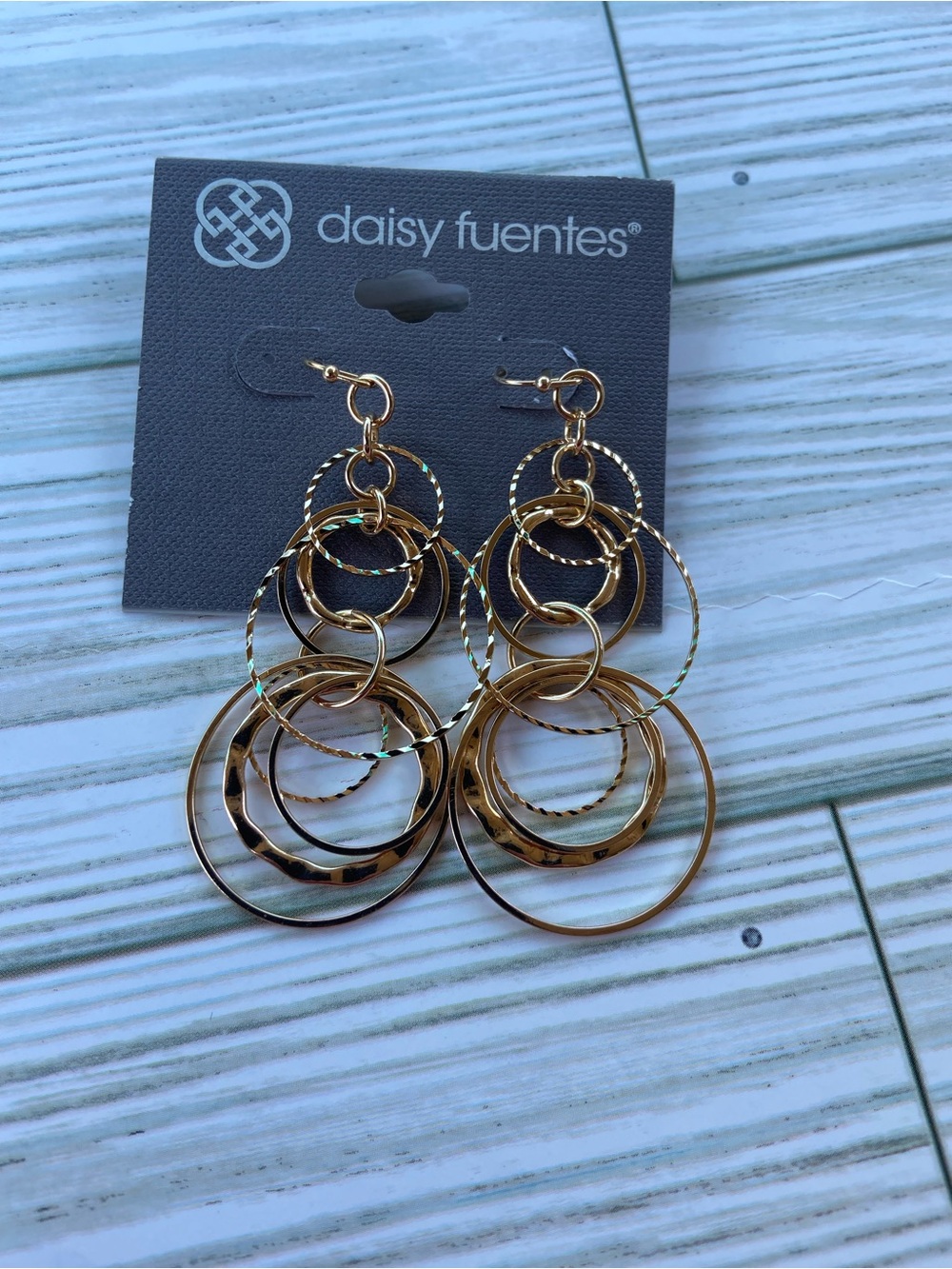 New Daisy Fuentes gold tone dangling earrings